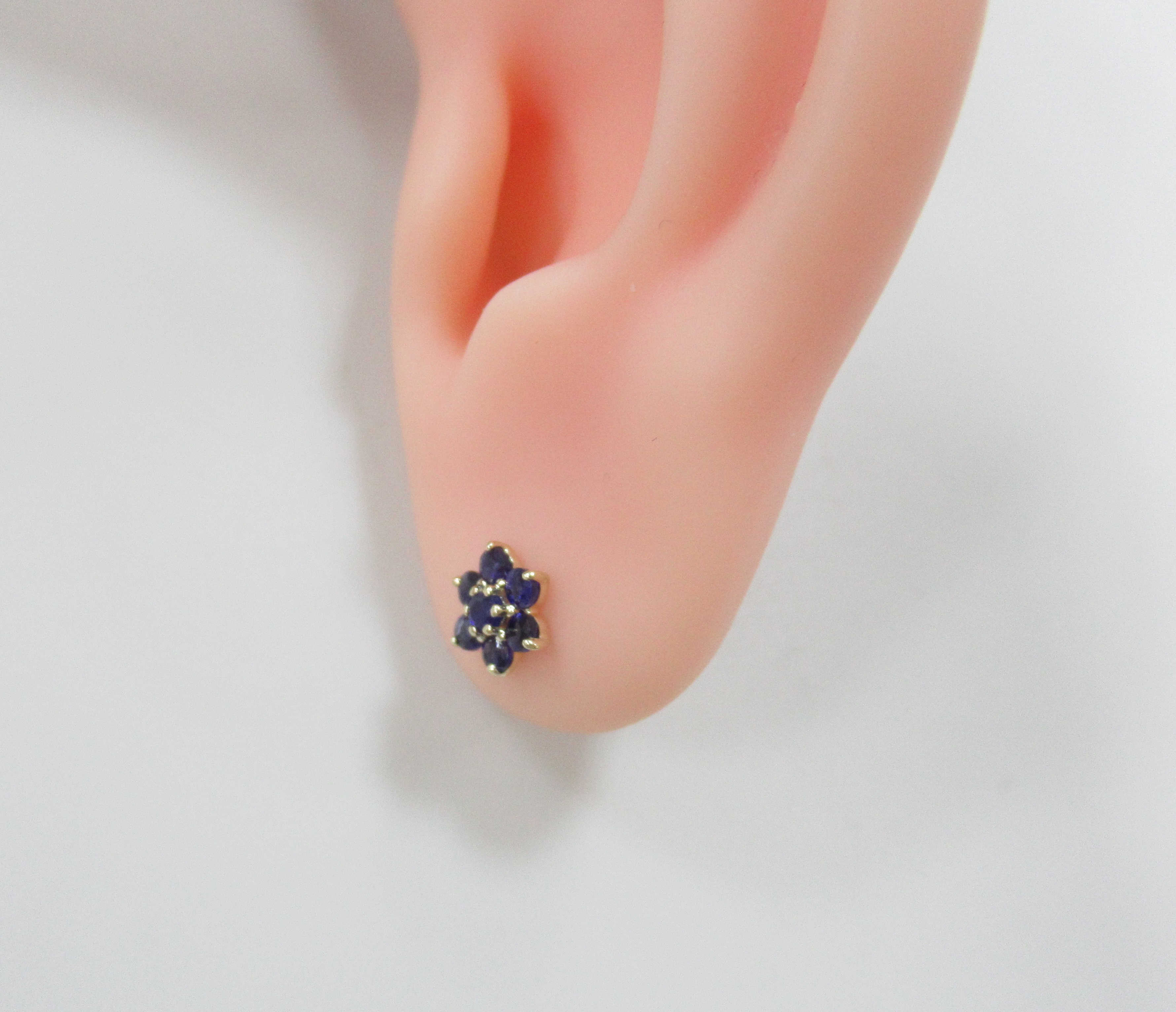 Серьги-пусеты из желтого золота с сапфирами "Цветы"